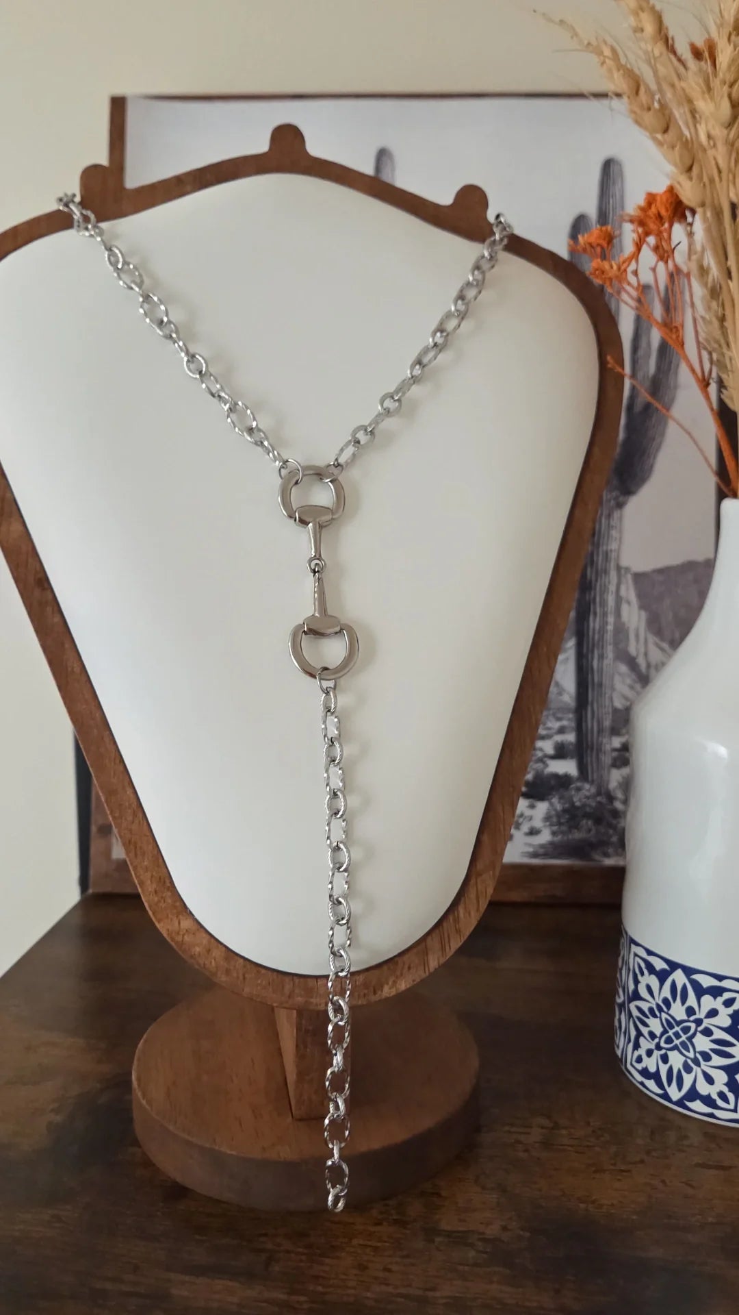 Twisted bit Lariat
